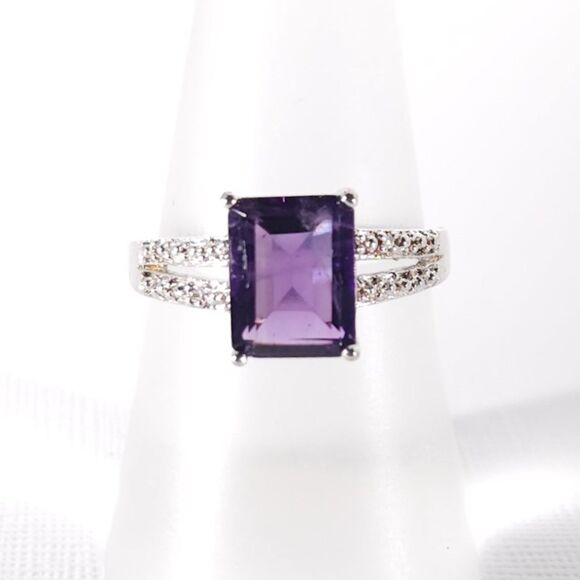 Amethyst Emerald Cut 2.1 Carats Size 7 - Picture 1 of 8